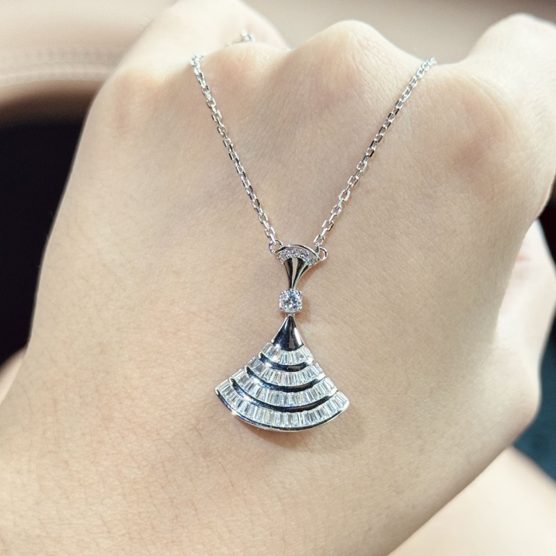 Bv1g*ai necklaces